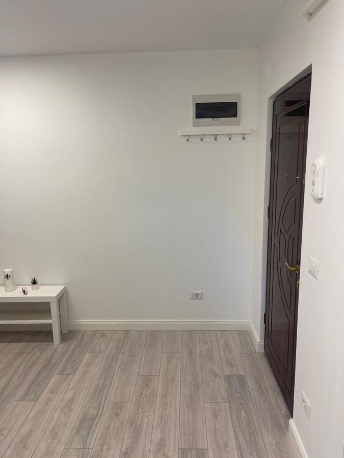 Apartament Incantator In Roman Екстер'єр фото